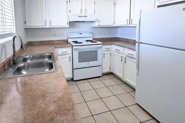 725 W 1st Avenue Apt 201, Mesa, AZ 85210