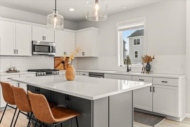 5121 Coronado Drive, Woodbury, MN 55129