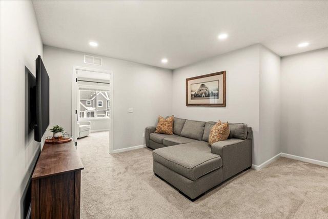 5121 Coronado Drive, Woodbury, MN 55129