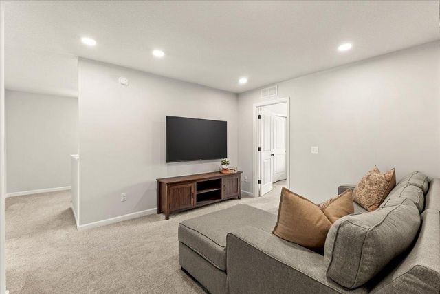 5121 Coronado Drive, Woodbury, MN 55129