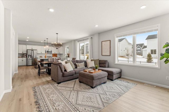 5121 Coronado Drive, Woodbury, MN 55129