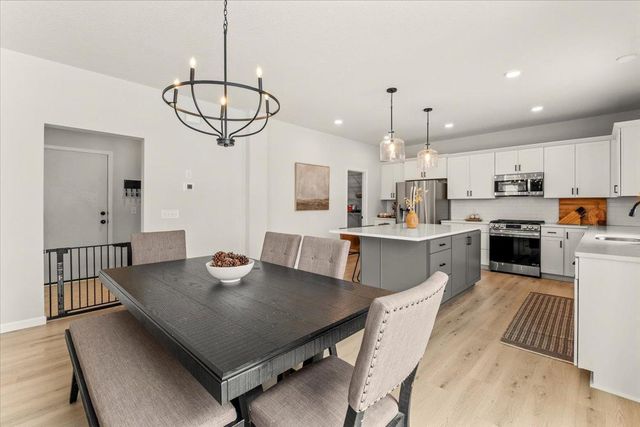 5121 Coronado Drive, Woodbury, MN 55129