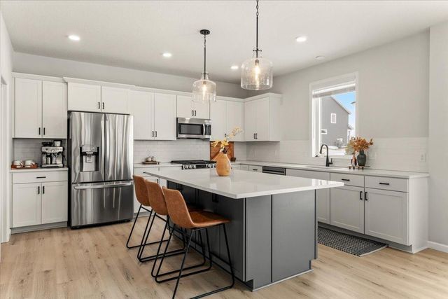 5121 Coronado Drive, Woodbury, MN 55129