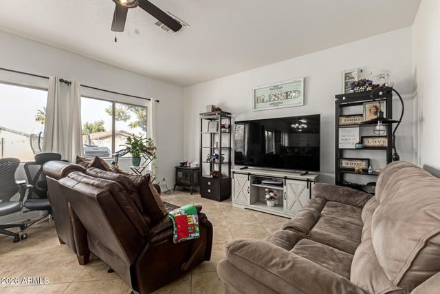 1126 E COWBOY COVE Trail, San Tan Valley, AZ 85143