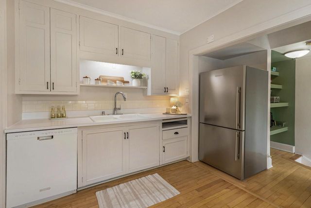 5844 N Shoreland AVENUE, Whitefish Bay, WI 53217