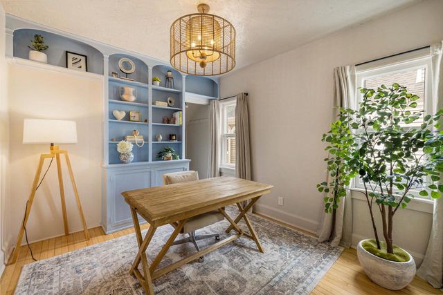 5844 N Shoreland AVENUE, Whitefish Bay, WI 53217