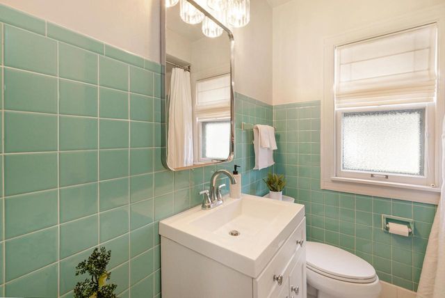 5844 N Shoreland AVENUE, Whitefish Bay, WI 53217
