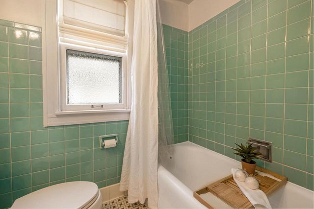 5844 N Shoreland AVENUE, Whitefish Bay, WI 53217