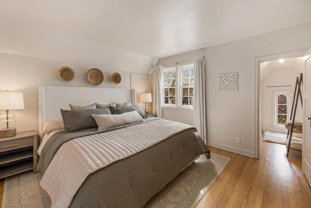 5844 N Shoreland AVENUE, Whitefish Bay, WI 53217