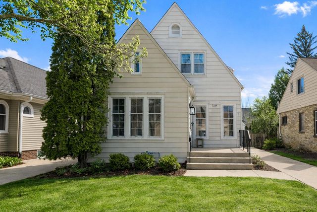 5844 N Shoreland AVENUE, Whitefish Bay, WI 53217