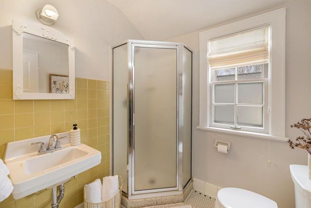 5844 N Shoreland AVENUE, Whitefish Bay, WI 53217