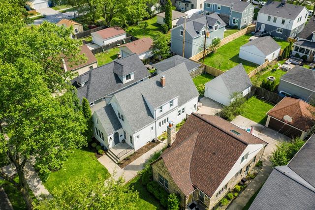 5844 N Shoreland AVENUE, Whitefish Bay, WI 53217
