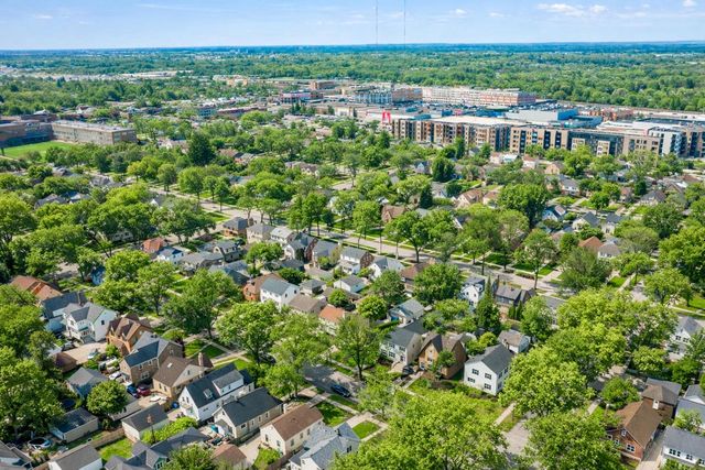 5844 N Shoreland AVENUE, Whitefish Bay, WI 53217