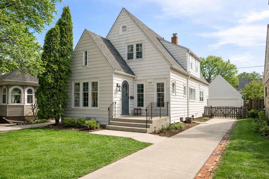 5844 N Shoreland AVENUE, Whitefish Bay, WI 53217