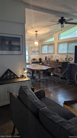 35632 Palmer Road, Westland, MI 48186