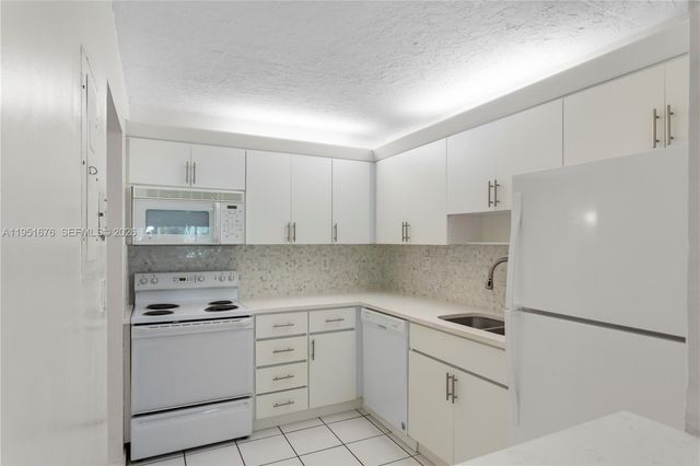 100 Lakeview Dr 108, Weston, FL 33326
