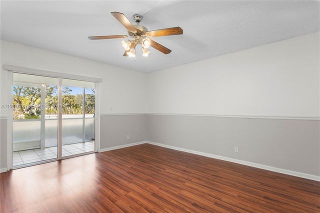 100 Lakeview Dr 108, Weston, FL 33326