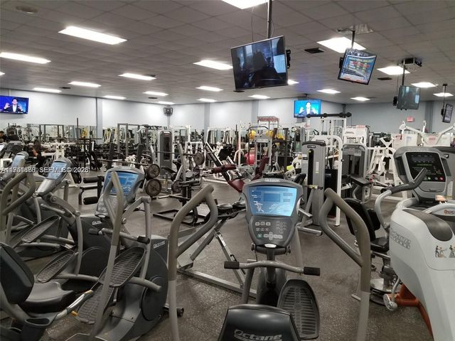 100 Lakeview Dr 108, Weston, FL 33326