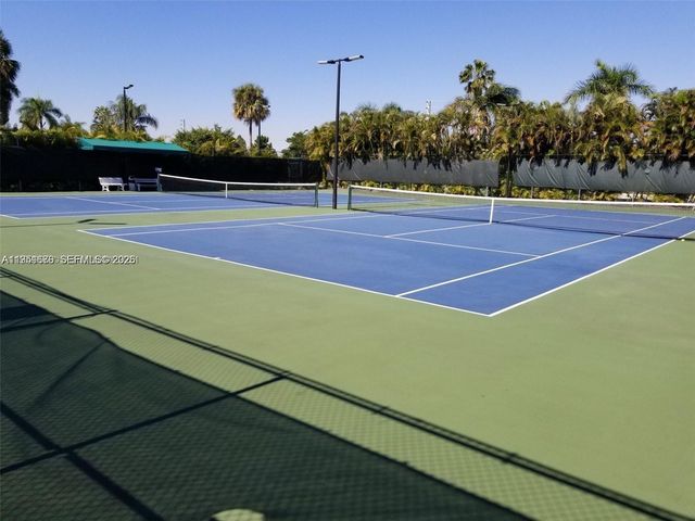 100 Lakeview Dr 108, Weston, FL 33326