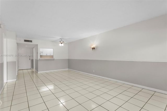 100 Lakeview Dr 108, Weston, FL 33326