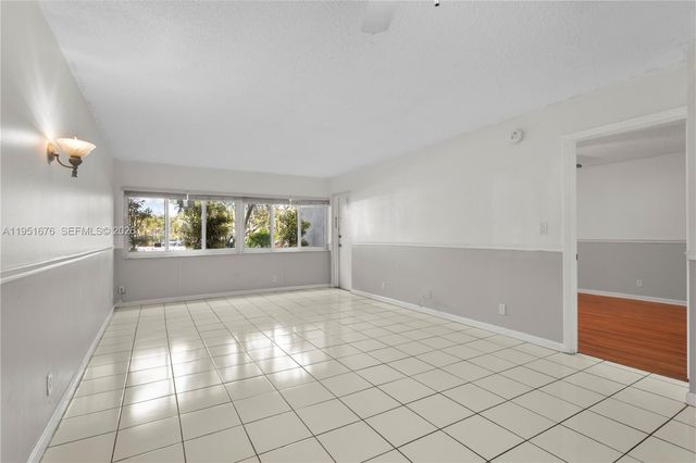 100 Lakeview Dr 108, Weston, FL 33326