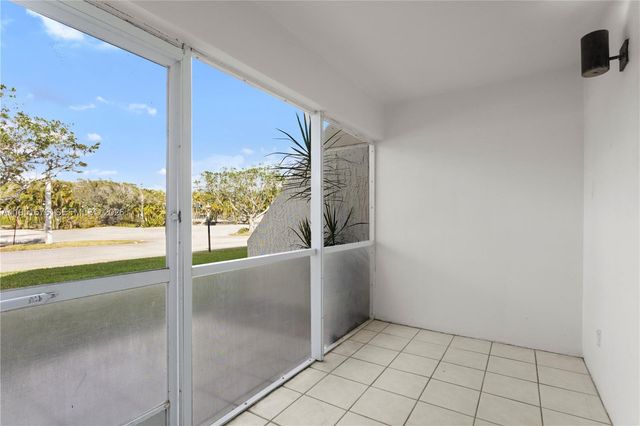 100 Lakeview Dr 108, Weston, FL 33326