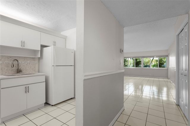100 Lakeview Dr 108, Weston, FL 33326