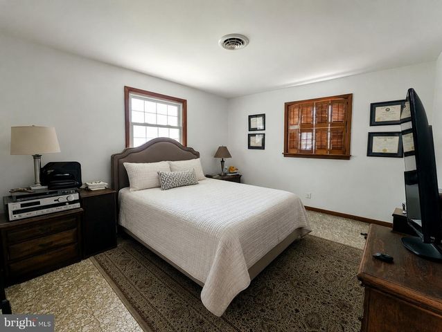 916 MURRAY AVE, Cherry Hill, NJ 08002