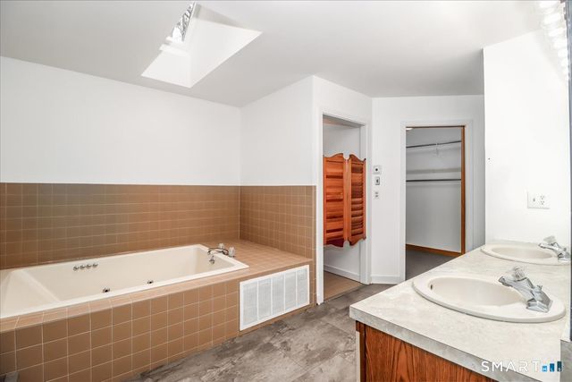 8 Pebble Lane, New Milford, CT 06776