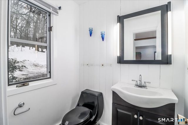 8 Pebble Lane, New Milford, CT 06776