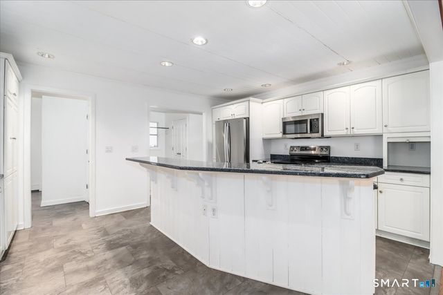 8 Pebble Lane, New Milford, CT 06776