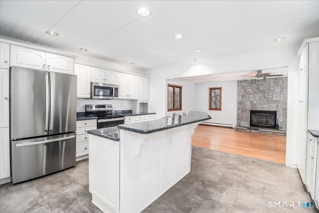 8 Pebble Lane, New Milford, CT 06776