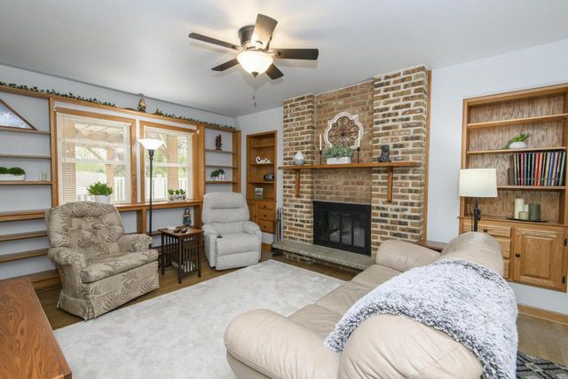 12455 Hickory ROAD, New Berlin, WI 53151