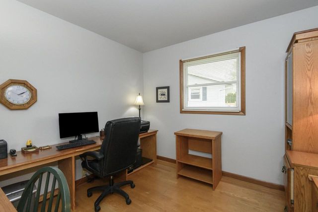 12455 Hickory ROAD, New Berlin, WI 53151