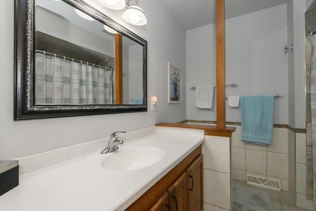 12455 Hickory ROAD, New Berlin, WI 53151