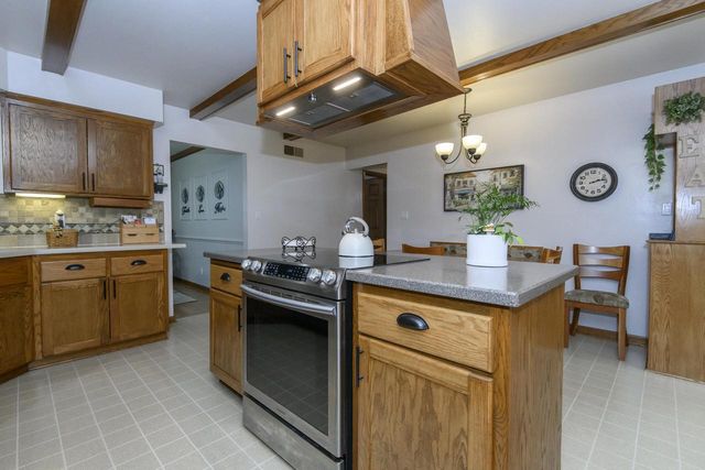 12455 Hickory ROAD, New Berlin, WI 53151