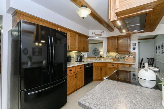 12455 Hickory ROAD, New Berlin, WI 53151