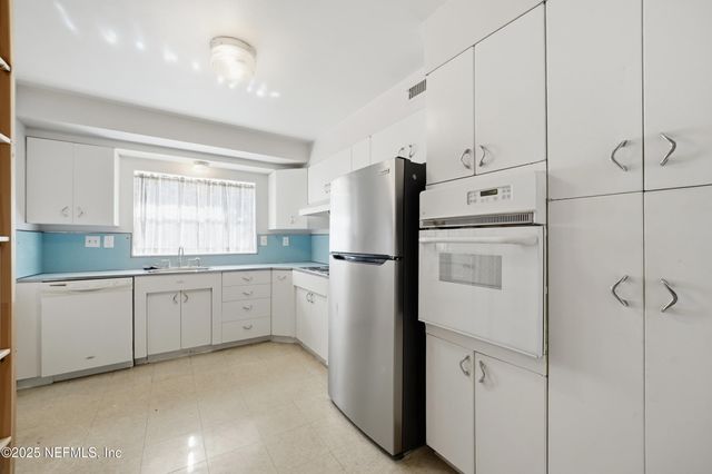 2324 BUTTONWOOD Drive, Jacksonville, FL 32216