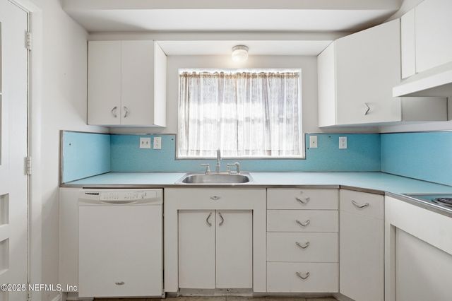 2324 BUTTONWOOD Drive, Jacksonville, FL 32216