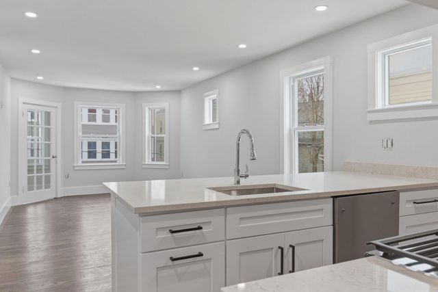 18 Ronan Street 1-1, Boston, MA 02125