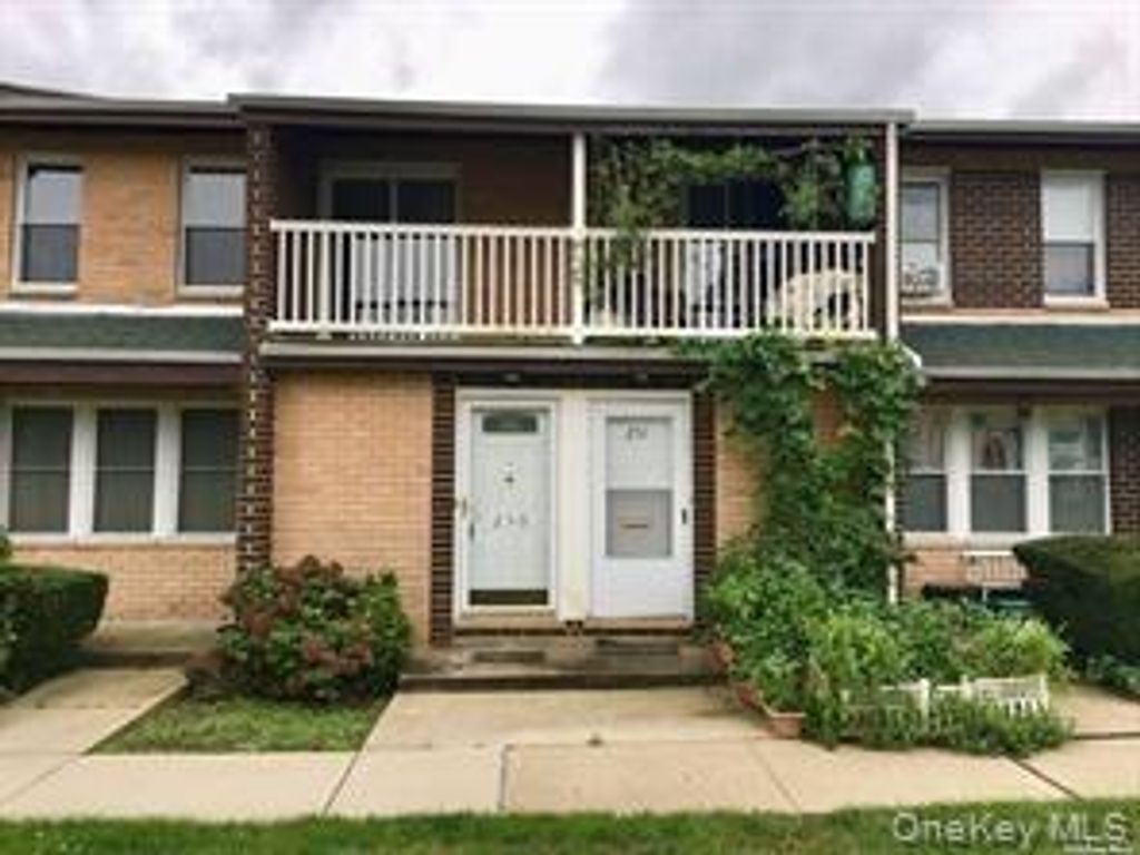 250 Artist Lake Drive, Middle Island, NY 11953