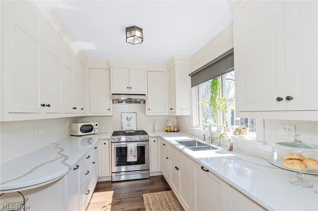 26 Water Street, Chagrin Falls, OH 44022