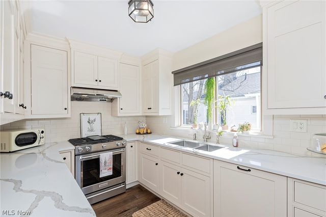 26 Water Street, Chagrin Falls, OH 44022