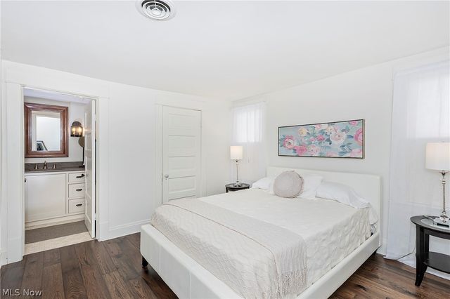 26 Water Street, Chagrin Falls, OH 44022