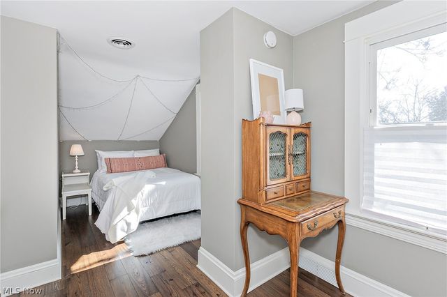 26 Water Street, Chagrin Falls, OH 44022