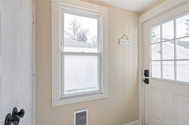 26 Water Street, Chagrin Falls, OH 44022