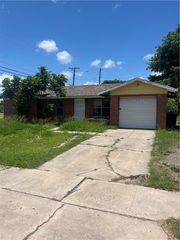 1649 Pinewood Dr, Corpus Christi, TX 78412