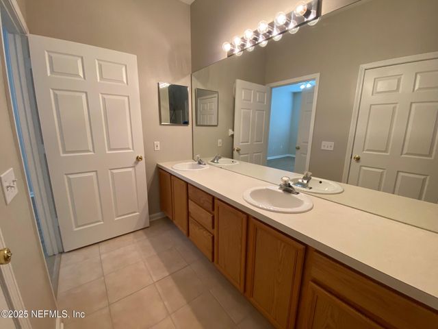 7990 BAYMEADOWS Road 929, Jacksonville, FL 32256