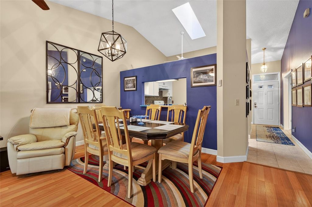 Image 11 of property listing at 1539 REBECCA LANE, Dunedin, FL 34698