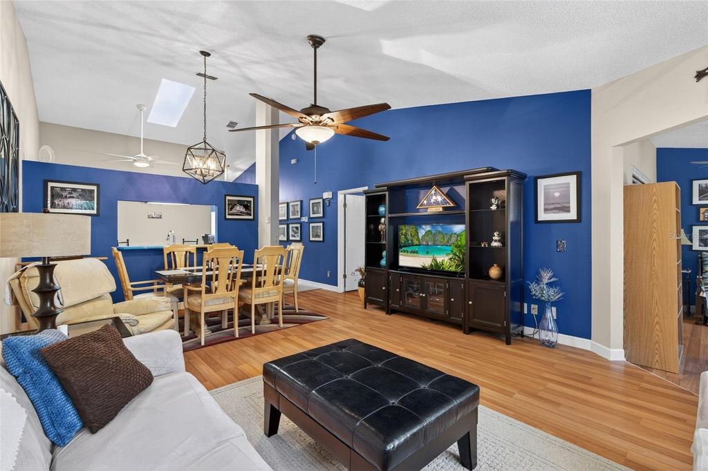 Image 15 of property listing at 1539 REBECCA LANE, Dunedin, FL 34698